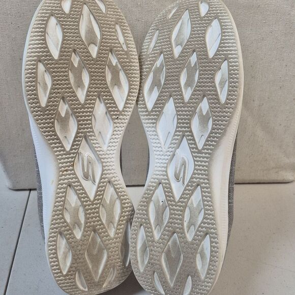 Skechers Women's 8 Gray Slip-On Shoes - Picture 7 of 7